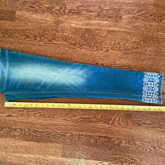 White House Black Market (WHBM) Embroidered Hem The Skinny Crop Jeans Boho - Picture 11 of 14